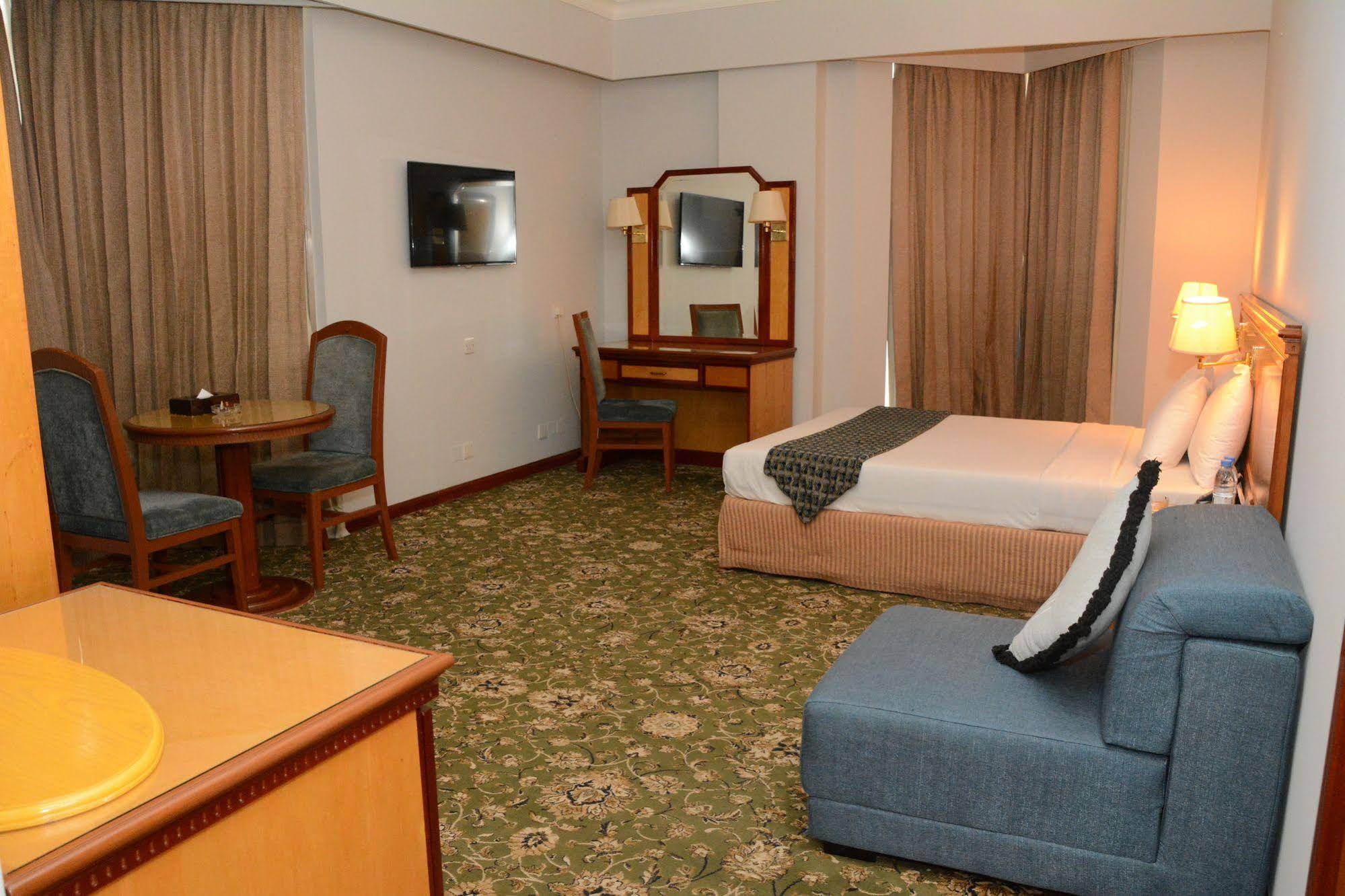 Phoenicia Hotel Manama Exterior photo