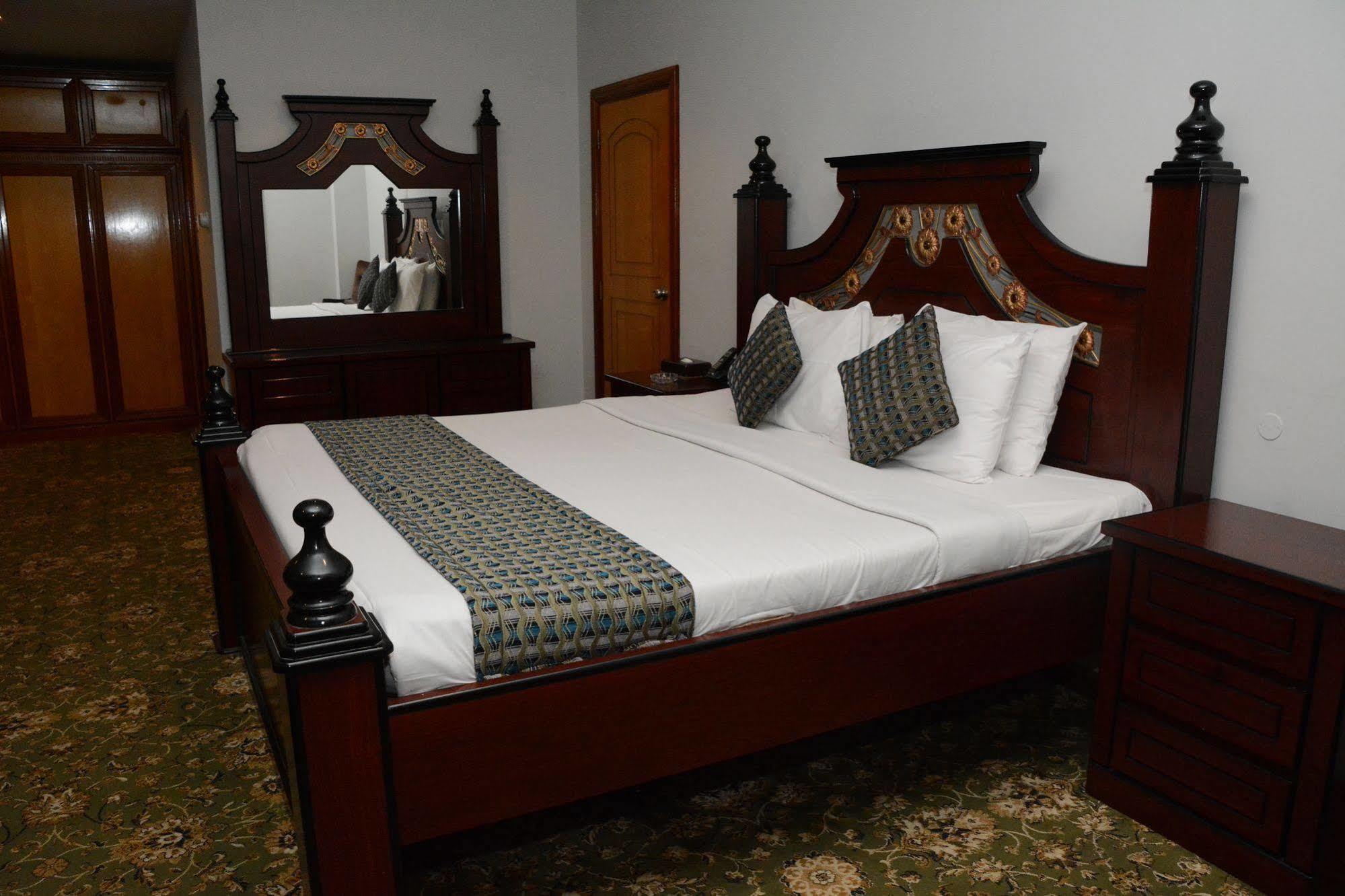 Phoenicia Hotel Manama Exterior photo