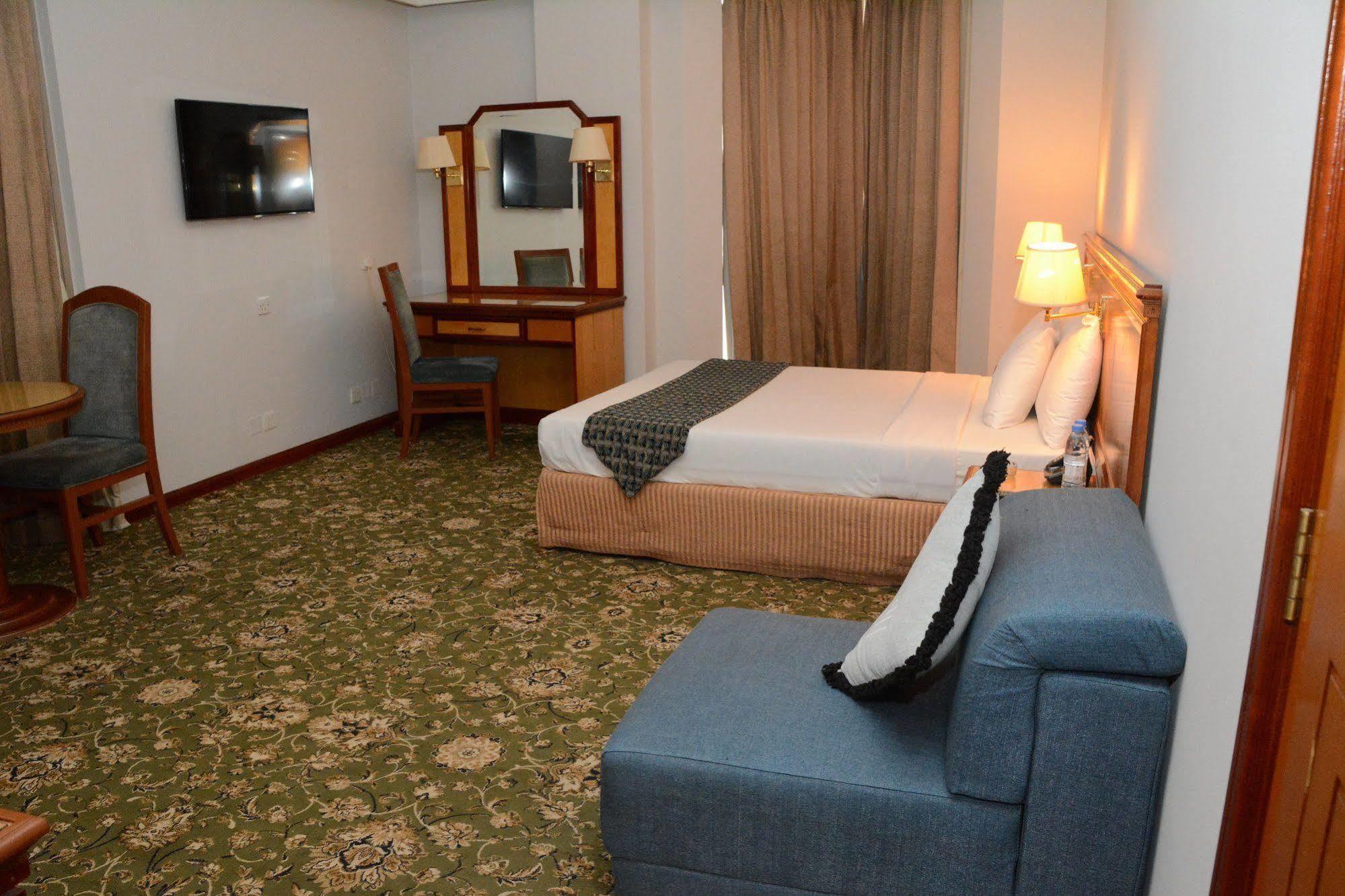 Phoenicia Hotel Manama Exterior photo